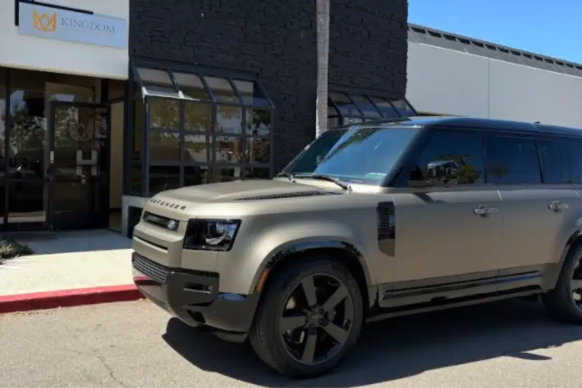 Land Rover Defender with ceramic coating for enhanced shine and paint protection.