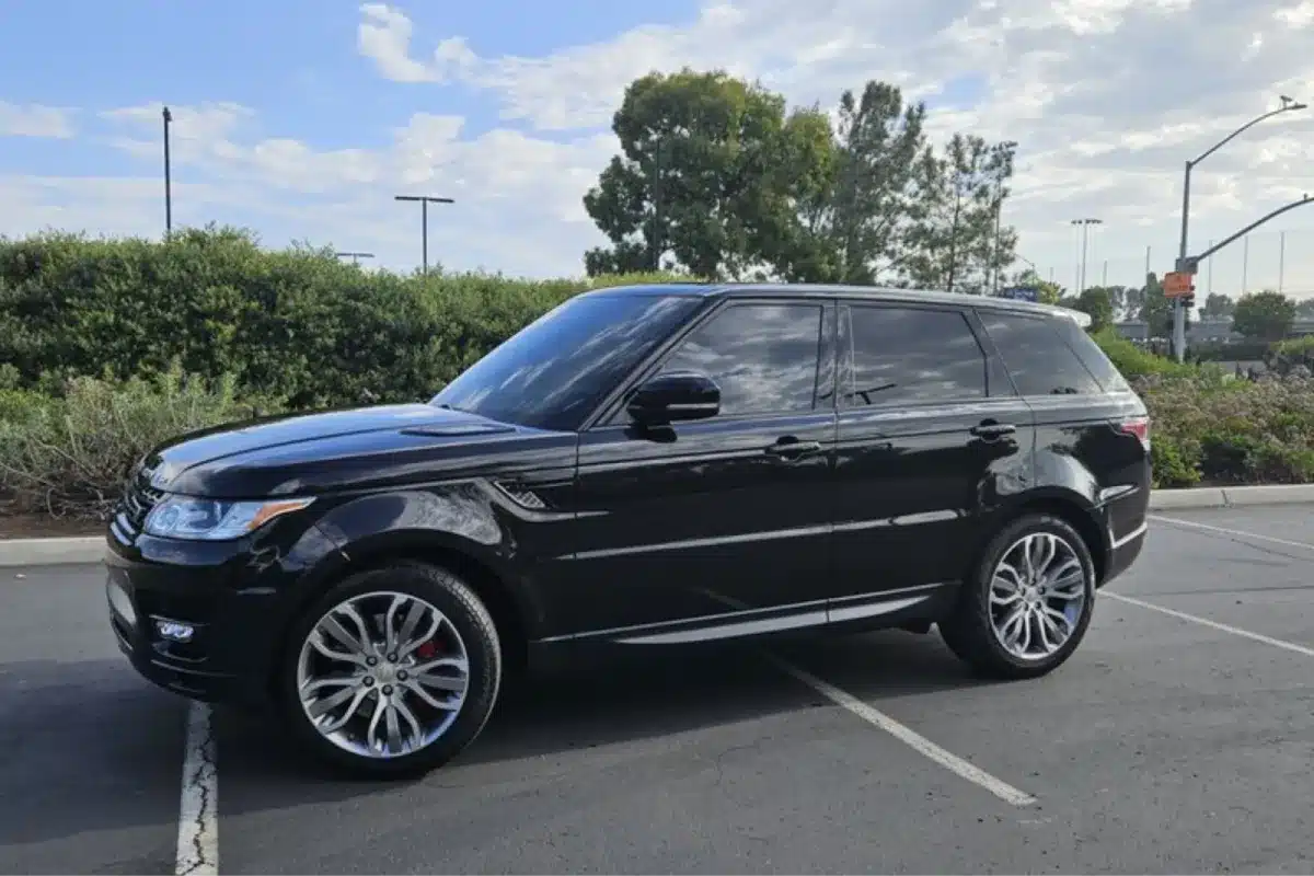Black Range Rover with a glossy ceramic coating finish.